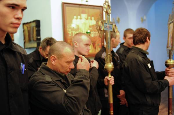 Во ФСИН переложили на РПЦ вину за нехватку священников в СИЗО