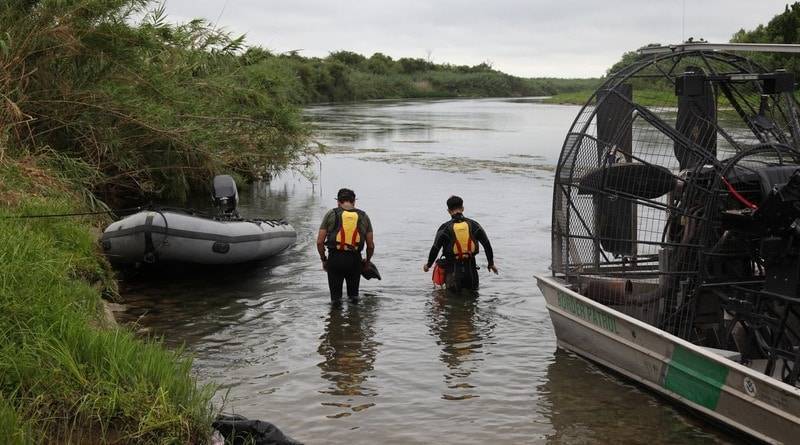 В водах Рио-Гранде на границе США ищут пропавшую 2-летнюю девочку-мигрантку