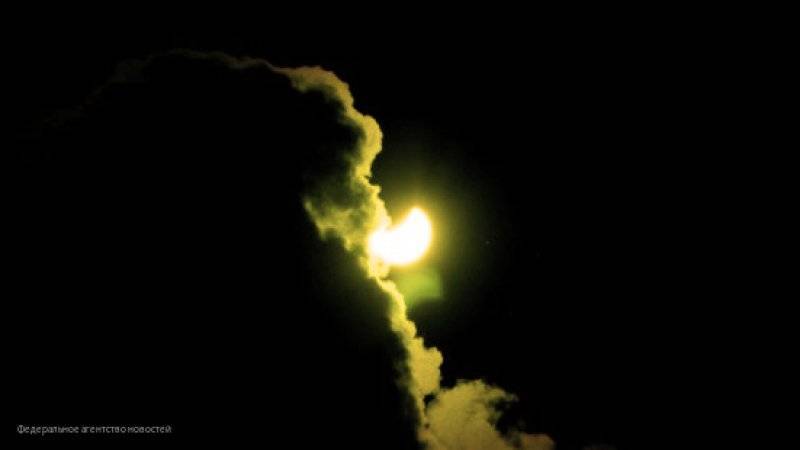 Фотографии полного солнечного затмения появились в Сети