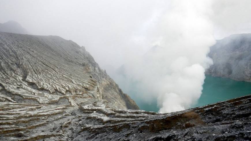 Проснувшийся в Италии вулкан напугал туристов