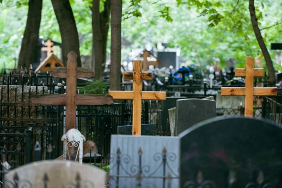 Самозанятые россияне смогут организовывать похороны