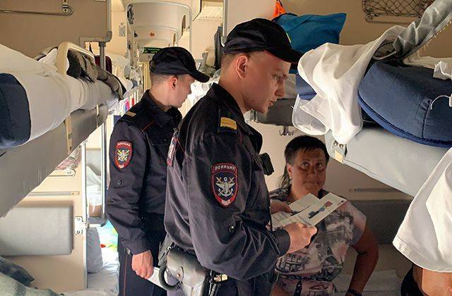 Пассажир поезда Петербург - Новороссийск погиб после драки с попутчиками