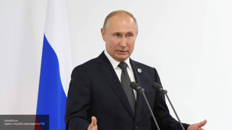 Путин подписал закон об упрощении получения гражданства РФ иностранными специалистами