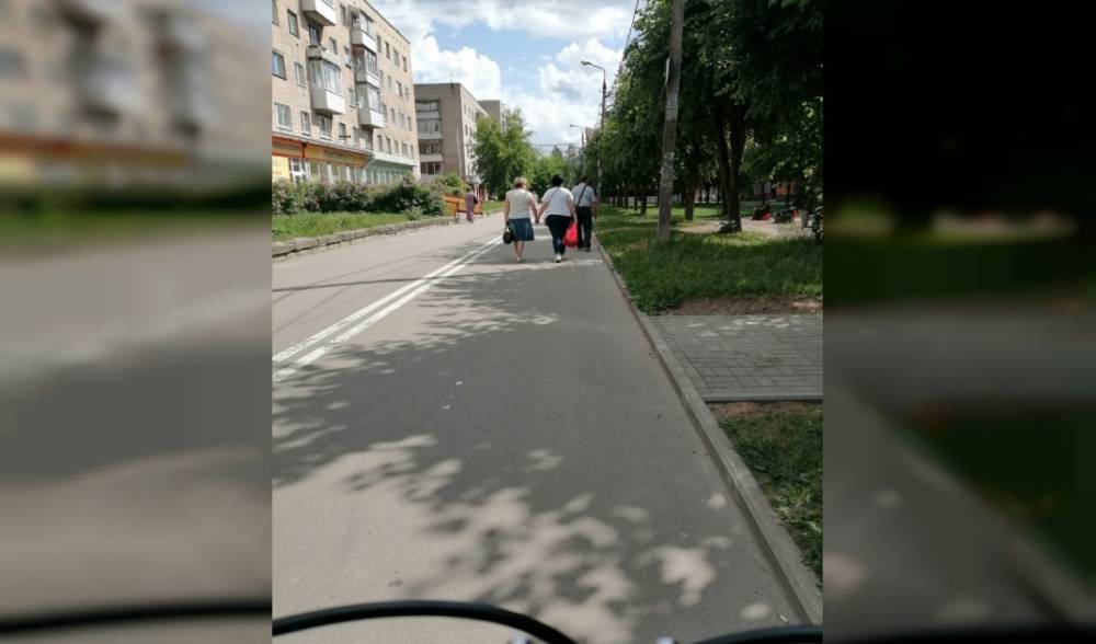 В Смоленске велосипедисты воюют с пешеходами за право проезда