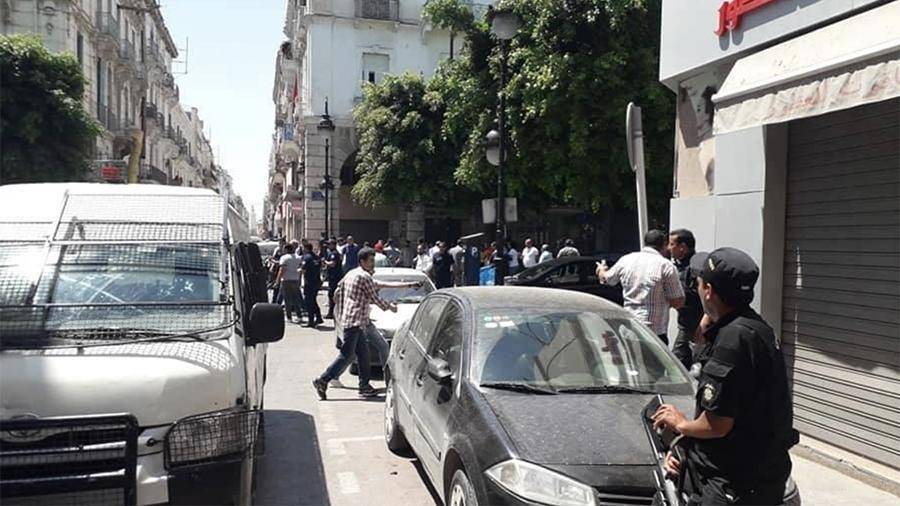В столице Туниса прогремел мощный взрыв