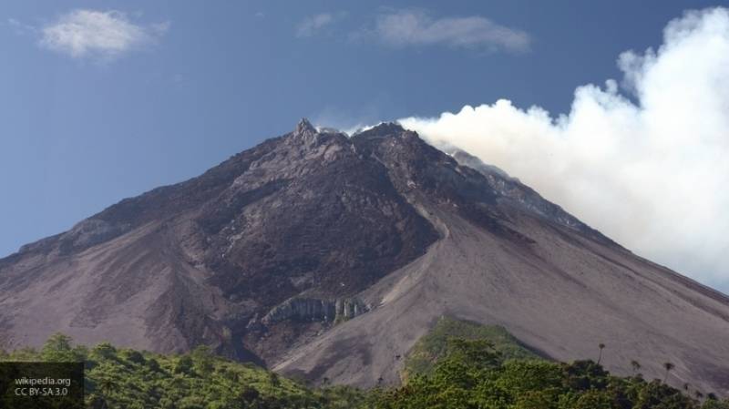 Турист погиб из-за извержения вулкана на острове Стромболи у Сицилии