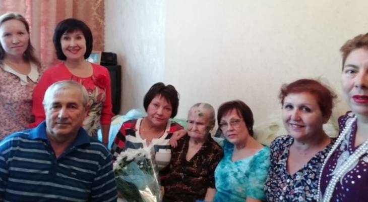 На 100-летний юбилей жительнице Новочебоксарска спели ее любимую песню