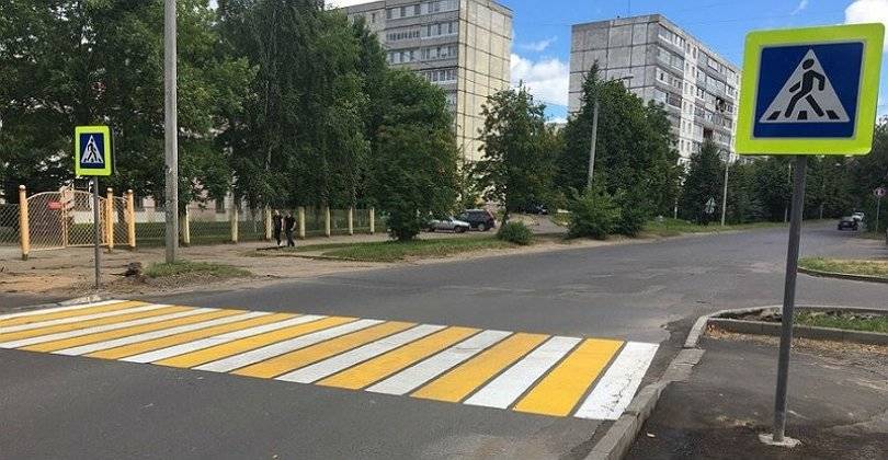 В России хотят изменить правила остановки у пешеходных переходов
