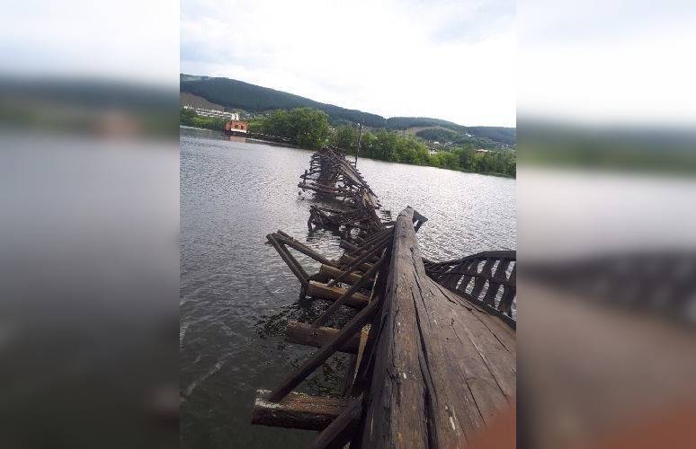 В Башкирии обрушился самый длинный деревянный мост в России