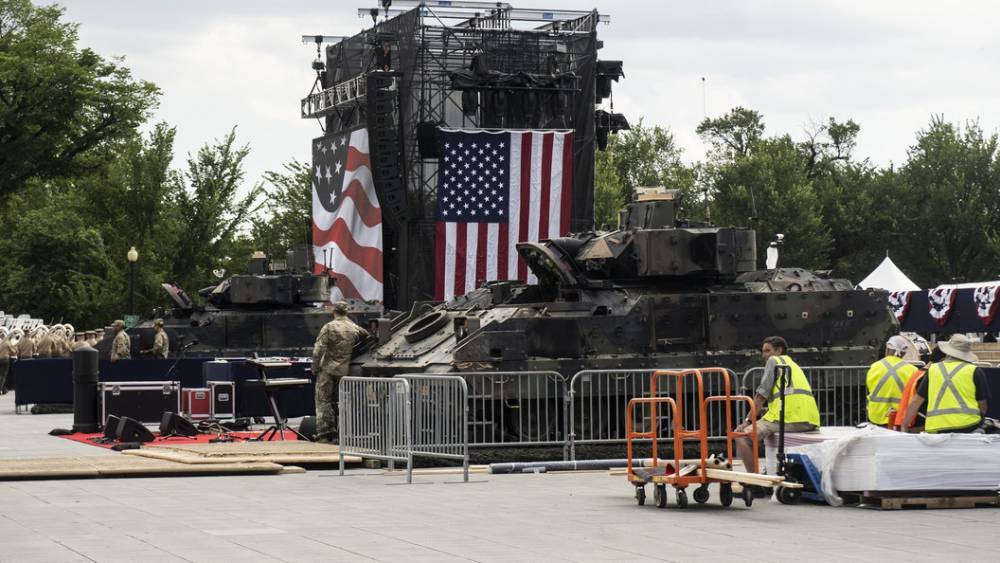 Ну их же почистили: Пентагон пытается оправдаться за ржавые танки на Дне независимости