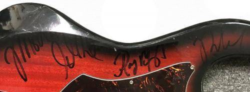 Невероятное: гитара участников легендарной The Doors окажется на аукционе в Подмосковье