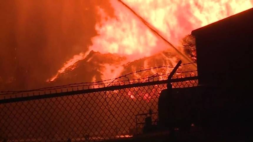 Видео: в США сгорел склад с виски на 300 млн долларов