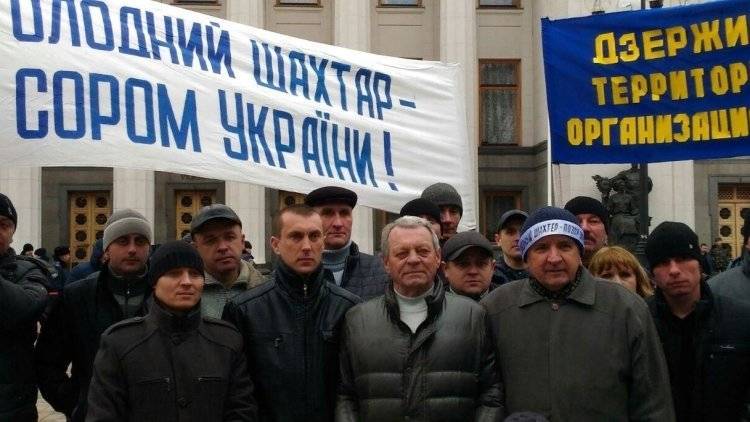 Подземный протест шахтеров на Украине поддержали восемь горняков