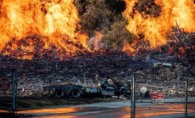 В США сгорело 45 тысяч бочек с бурбоном — видео