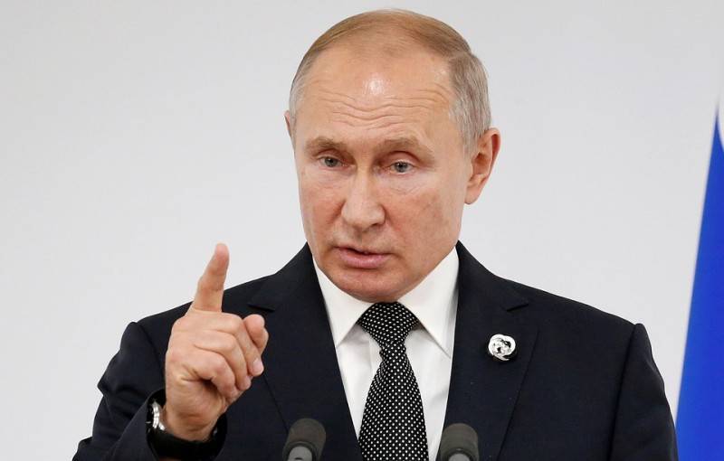 Владимир Путин: Россия тратит на оборону 48 млрд долларов, а США более 700. Какая здесь может быть гонка вооружений?