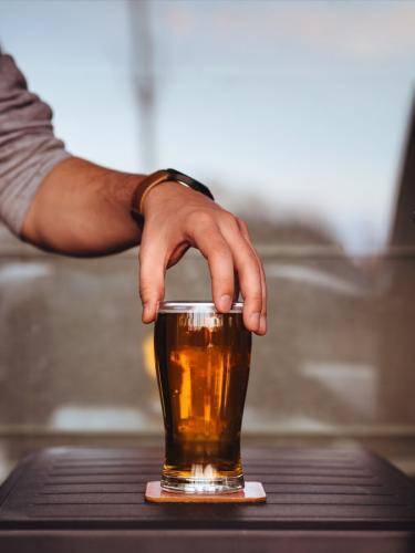 Любителям выпить стоит поберечься: ученые исследовали влияние похмелья на мозг