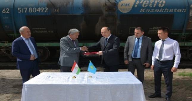 Казахстан оказал гуманитарную помощь Таджикистану
