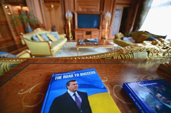 С «Межигорьем» Януковича творится что-то странное. Как и с уголовным делом на «хозяина»