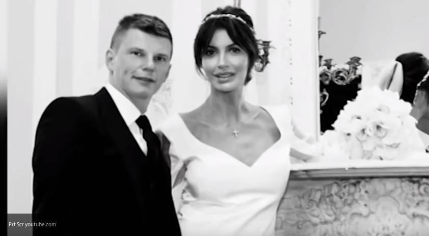 Андрей Аршавин официально развелся с женой