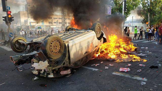 После эфиопского протеста: кто заплатит за сожженные машины