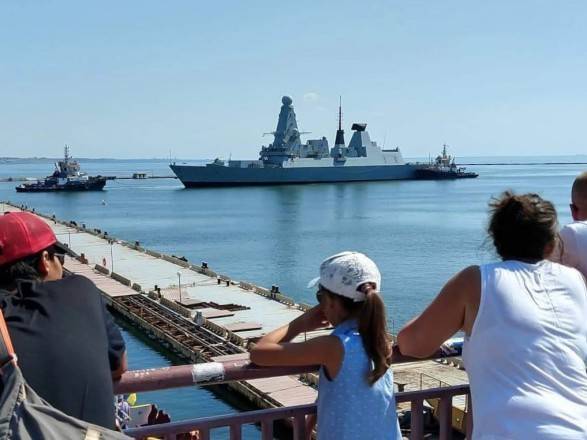 В порт Одессы вошел британский эсминец