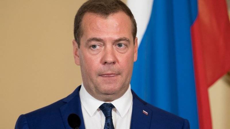 Медведев заявил, что регионы получат два миллиарда рублей на поддержку бизнеса