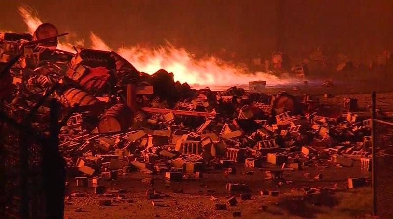 В США загорелся и рухнул склад с виски «Jim Beam»: уничтожено 7 миллионов литров бурбона