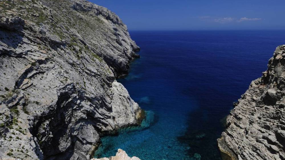 Одинокий остров ищет жителей: В Греции предлагают 500 евро в месяц за переселение на Андикитиру