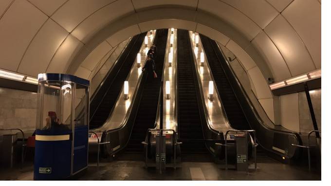 Смольный выбрал подрядчика для проектирования эскалаторов на станции метро "Электросила"