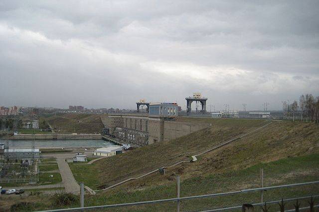 Иркутская ГЭС снизила объемы сброса воды из-за угрозы паводка