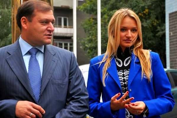 «Папики» трудоустроят. Как молодые украинки получают высокие государственные должности