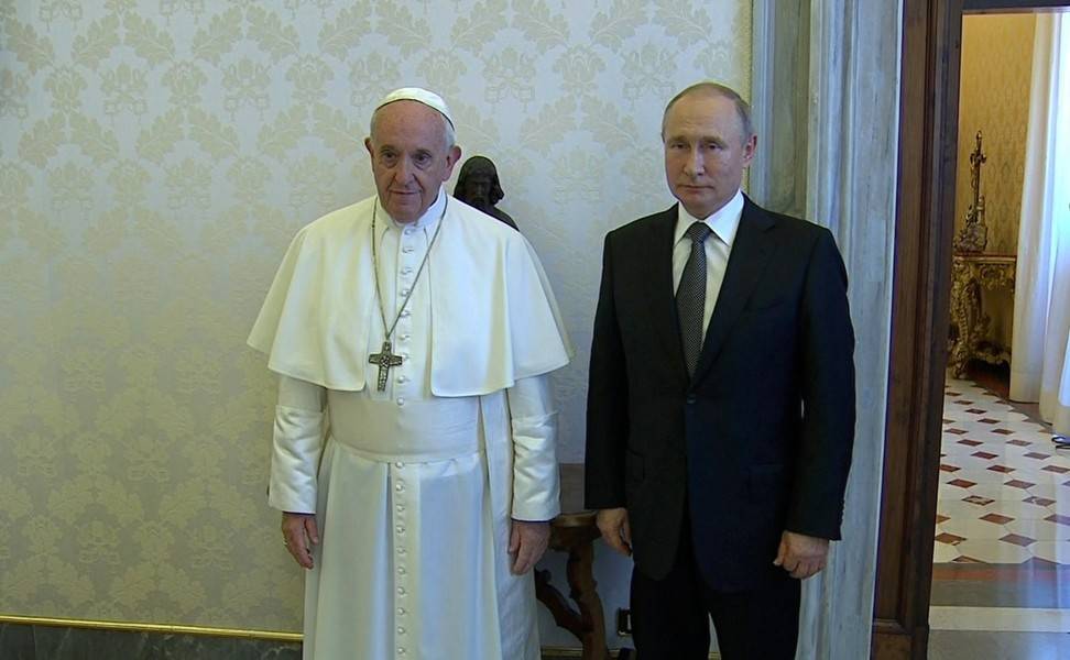 Путин и Папа Римский обменялись подарками