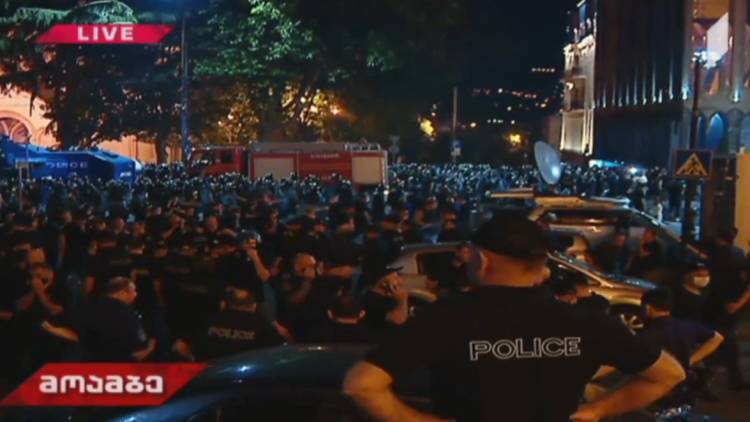 Генпрокуратура Грузии назвала мятежом беспорядки в Тбилиси