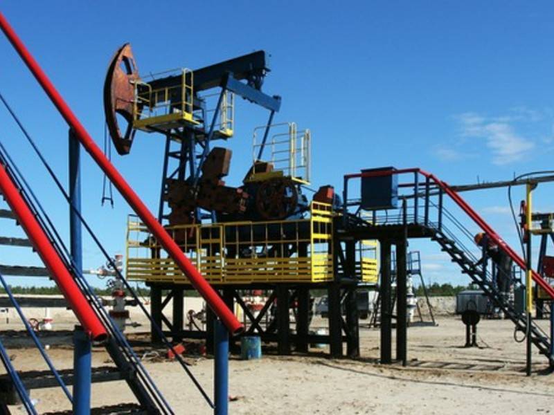 Нефть дорожает на информации о снижении запасов в США