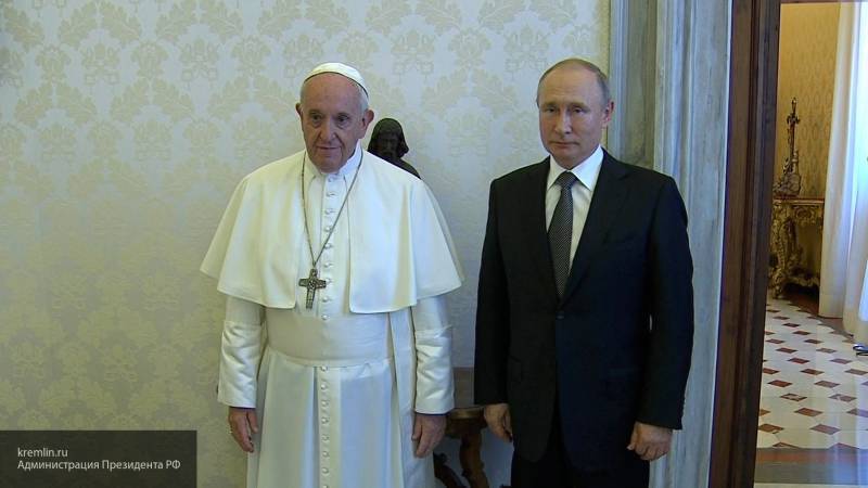 Ватикан сообщил о переговорах Путина и Папы Римского по вопросам межцерковных&nbsp;отношений