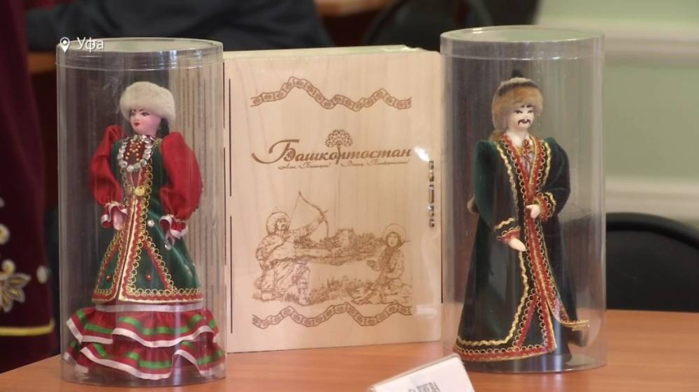 В Уфе передали национальные костюмы Курултаю башкир Казахстана