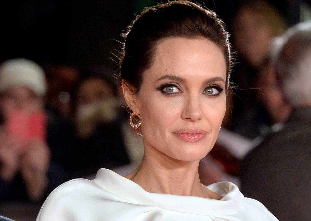 Анджелина Джоли удивила Сеть своим неопрятным видом и нездоровой худобой