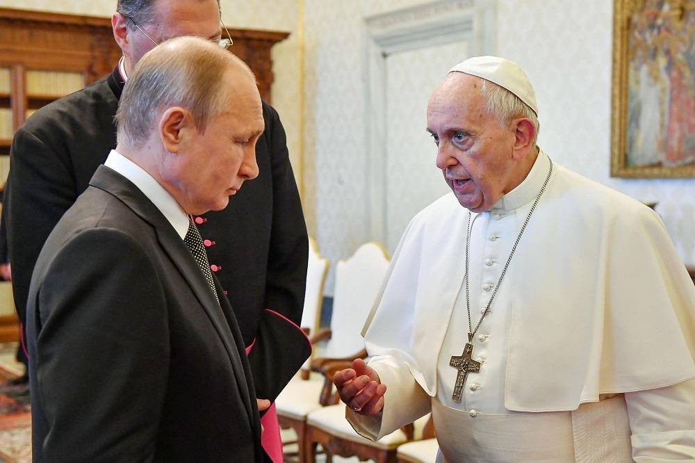 Лидер России и папа Римский обсудили защиту христиан в Сирии
