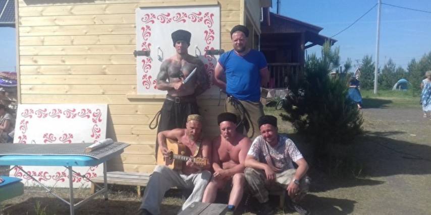 В Челябинской области казаки и боец MMA избили семью из Азербайджана