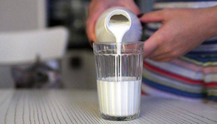 Диетолог рассказала о пользе и вреде молока