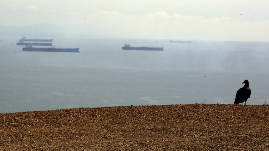 На Гибралтаре задержали танкер, перевозивший нефть в Сирию