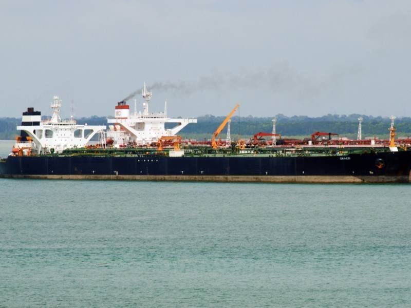 Иран вызвал посла Великобритании в связи с «незаконным захватом» иранского нефтяного танкера