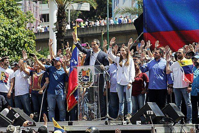 Гуайдо заявил о готовности к сотрудничеству с РФ и диалогу с Мадуро