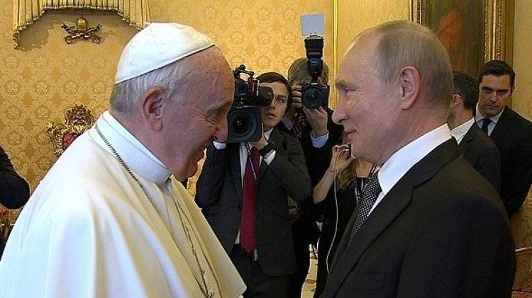 Ватикан сообщил, что Путин и папа Франциск на встрече обсудили межцерковные отношения