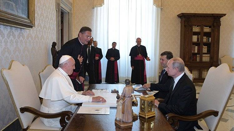 "Позиции созвучны": о чем говорили Путин и Папа Римский