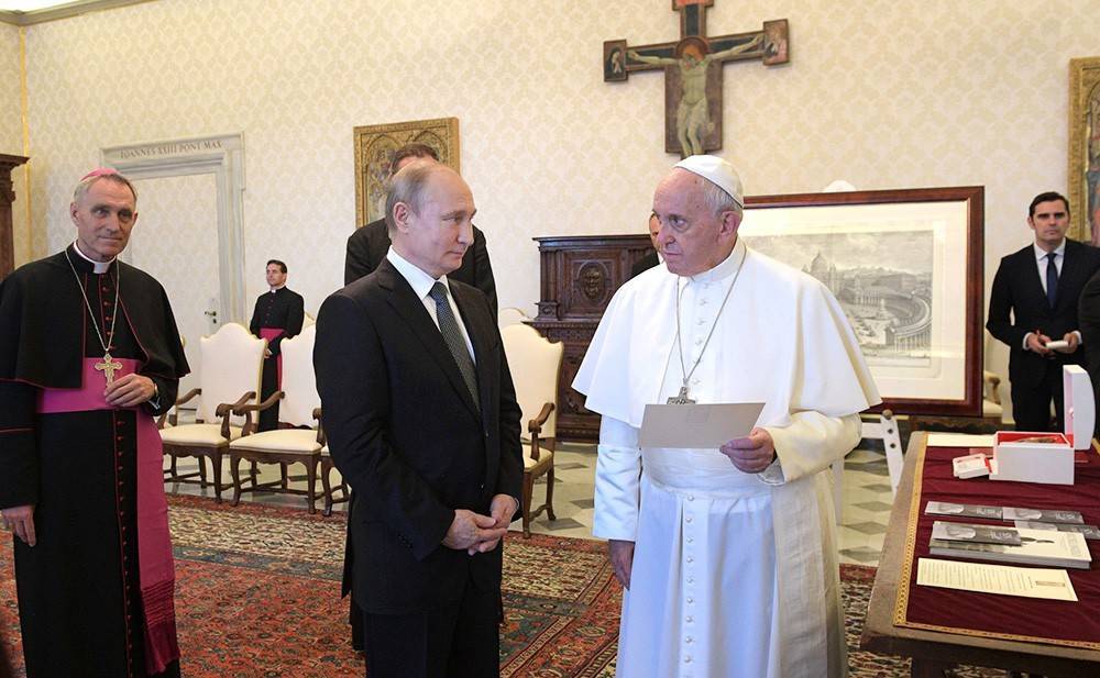 О чем фильм "Грех", который Путин подарил папе Римскому