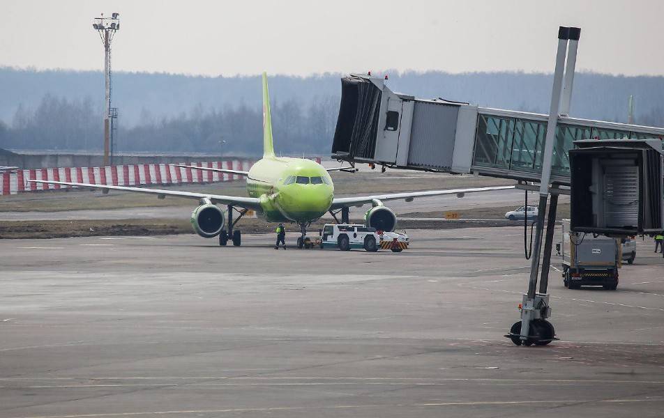 Сотрудника аэропорта Домодедово сбила машина на стоянке для самолетов