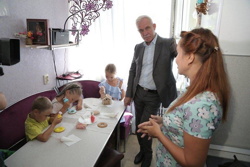 В Димитровграде Сергей Морозов встретился с многодетными мамами, оформившими социальные контракты