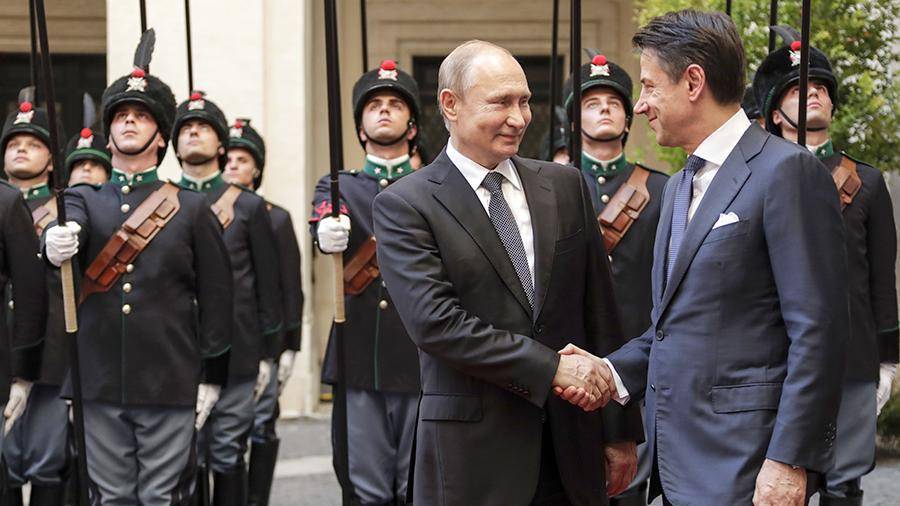 Путин прибыл на встречу с итальянским премьером