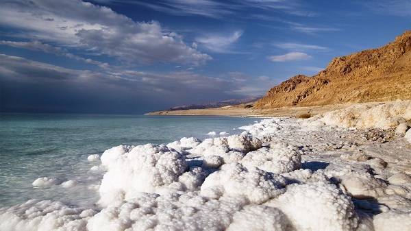 Объяснен загадочный феномен Мертвого моря